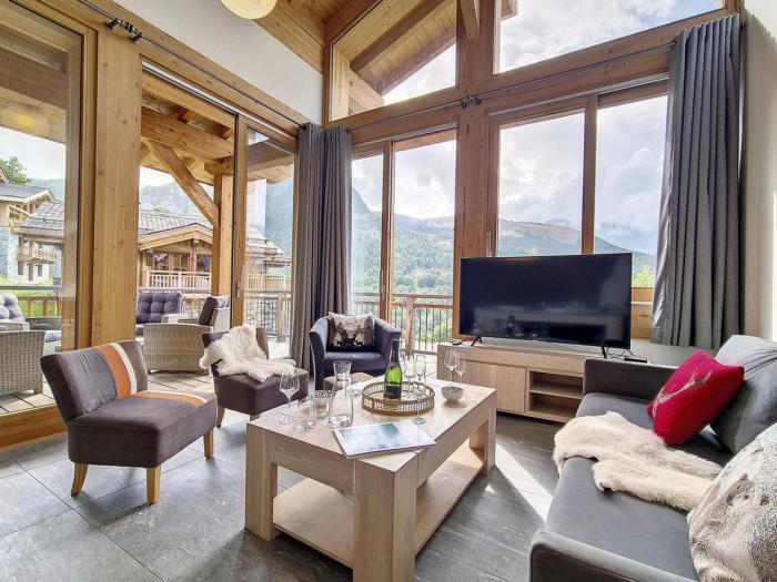 Chalet luxueux 3 chambres • Accès pistes • Sauna • Jacuzzi - FR-1-344-772