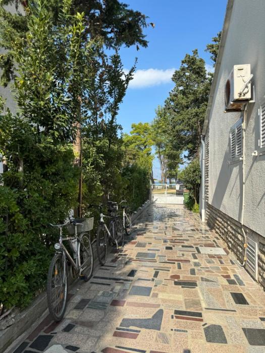 Apartments Ružica 100 meters from the beach - TA Leut Agency