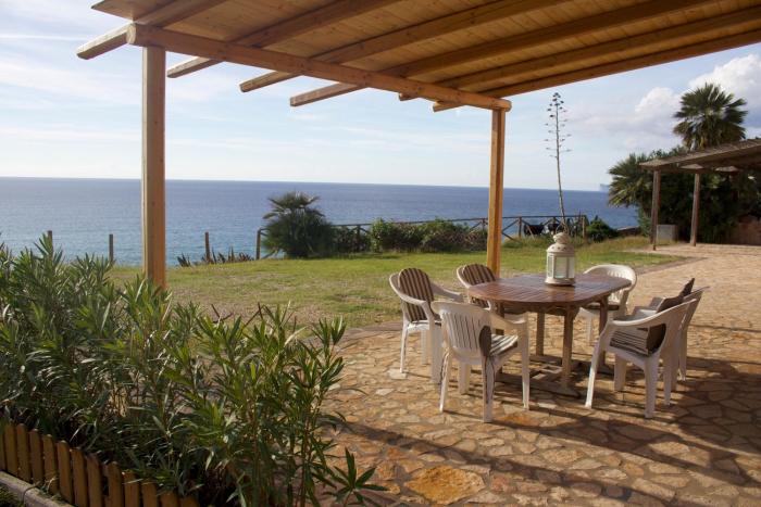 Villa Wanda - Seafront apartment on Cala Burantino with private cove