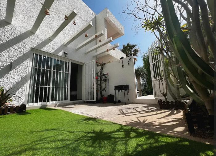 Relaxing Escape, Cozy Terrace Studio BRAVOs House