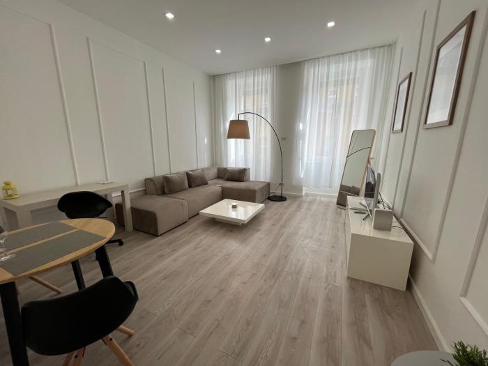 StayIn - Elegant design apartment with garden