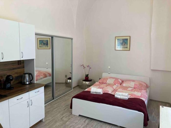Studio in gothic house, 50m to the Old Town Square
