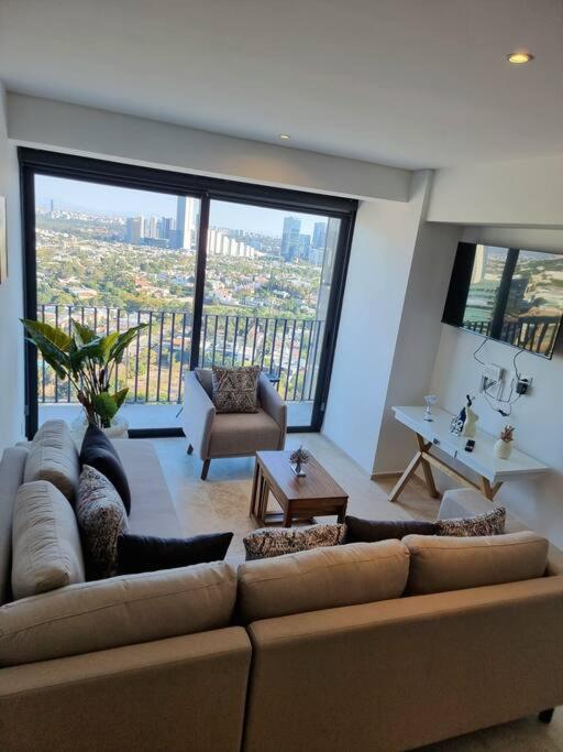 Hermoso apartamento por Andares con AC