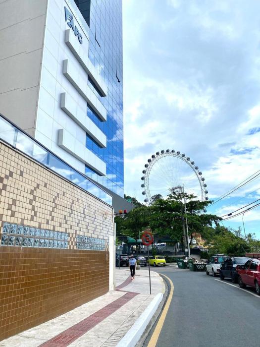 Loft prédio frente mar RodaGigante BrisaMarBC1