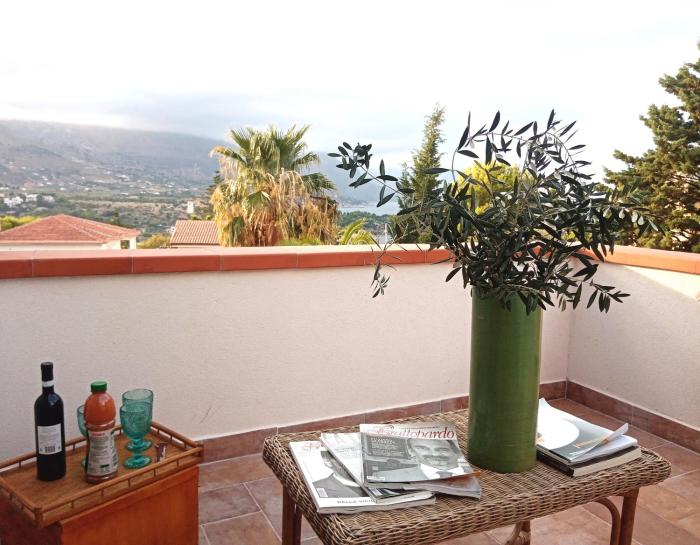 LE SORELLE entire villa sea view