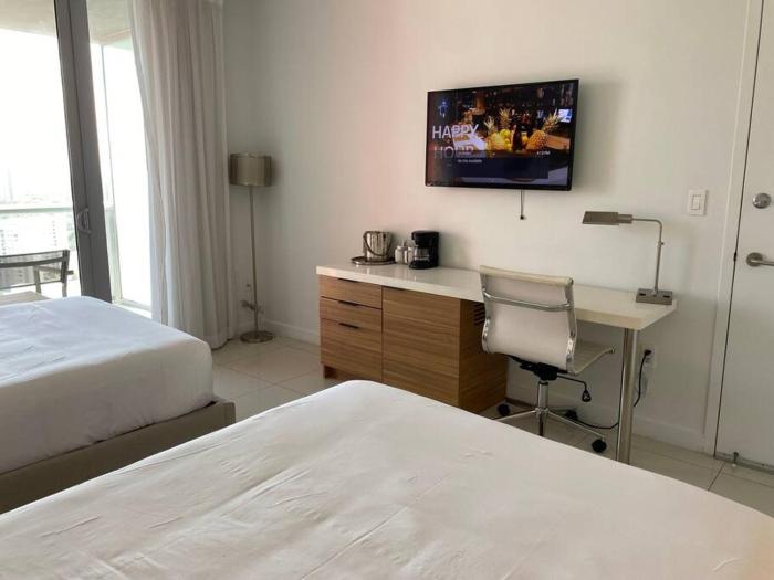 Modern Miami Studio with 2 full beds, Cozy & Convenient