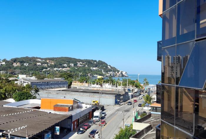 Apartamento na enseada, com vista pro Mar.