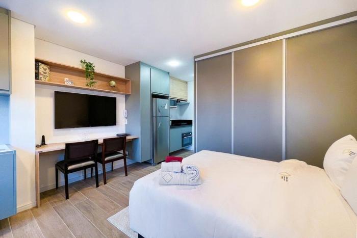 Zainalofts7 ao lado do AACD- Op Art Ibirapuera 53A54A