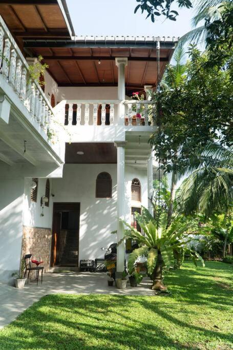Unawatuna Villa Bird Nest