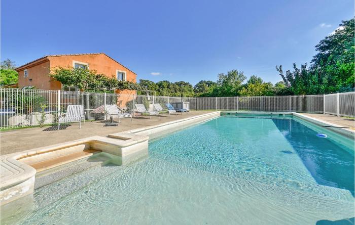 Stunning Home In Saint Martin De Crau