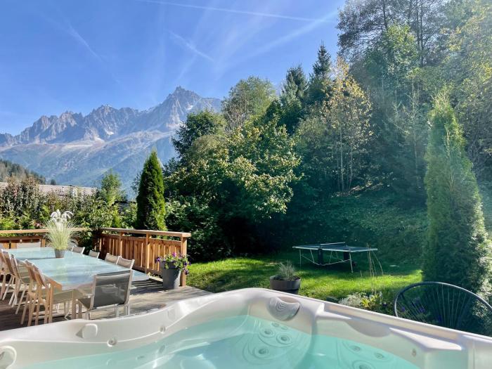 13 personnes,jacuzzi, pied des pistes et des chemins, 4 chambres