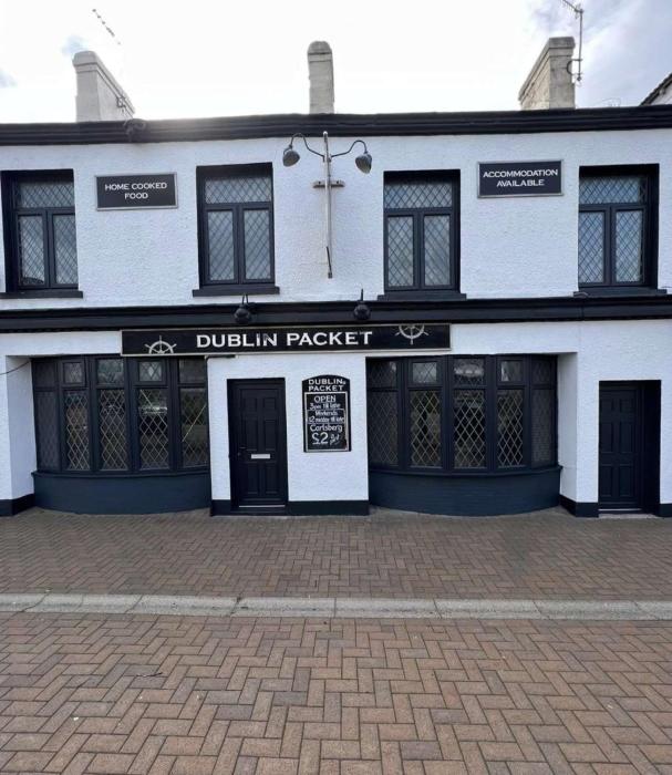 The dublin packet family room 4