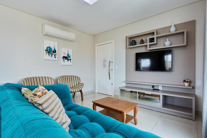 983 Apartamento de cobertura com vista para o mar com 02 suítes e 02 garagens na praia do centro de Bombinhas