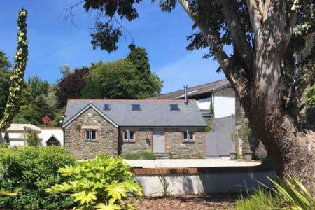 Gilliflower 1 bedroom cottage at Trethwale Barns Holiday Home