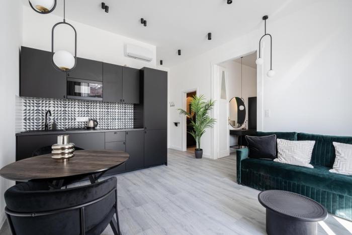 R6 - Boutique Apartments, Best Location By BQA