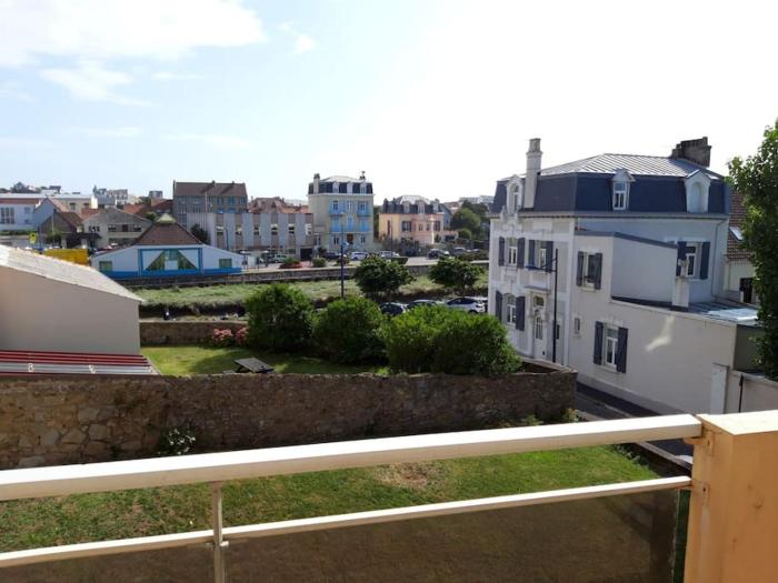 Coralline, Appartement lumineux à 2 pas de la mer.