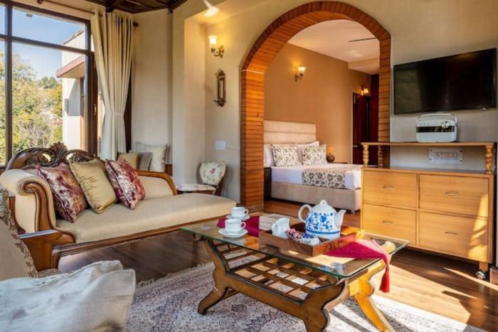 Sanjwat Homestays Bhimtal - Largest 5BR Luxury Orchard Villa