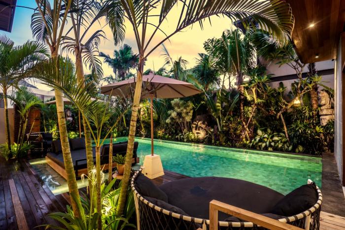 Elegant 6BR Villa, Canggu, 400m to Finns Beach
