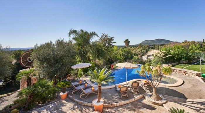 Quiet Villa in Buger with amazing pool, paddle court and nice garden