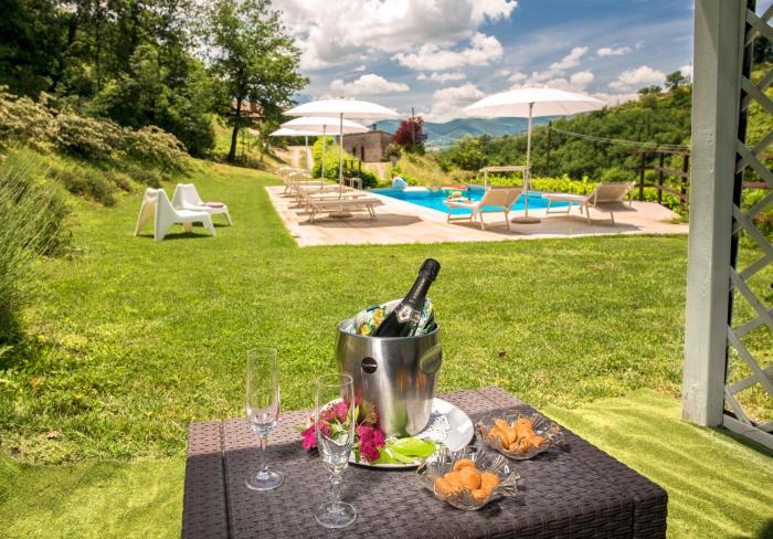 Borgo Canapegna - "La quercia doro" private pool in the heart of Le Marche