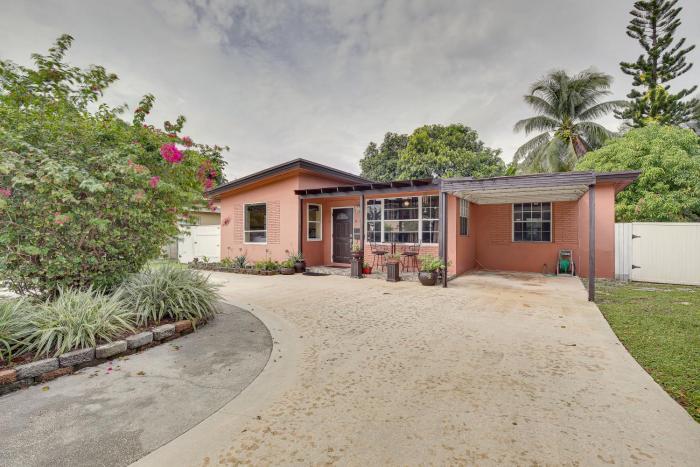 4 Mi to Beach Hollywood Home with Patios!
