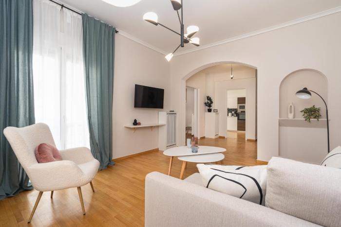 Athenian Classy 2BD Apt next to Metro Panepistimio