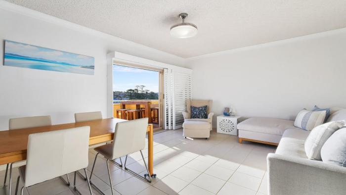 Cumbernauld #20 Ocean Views, Wifi Accom Holidays