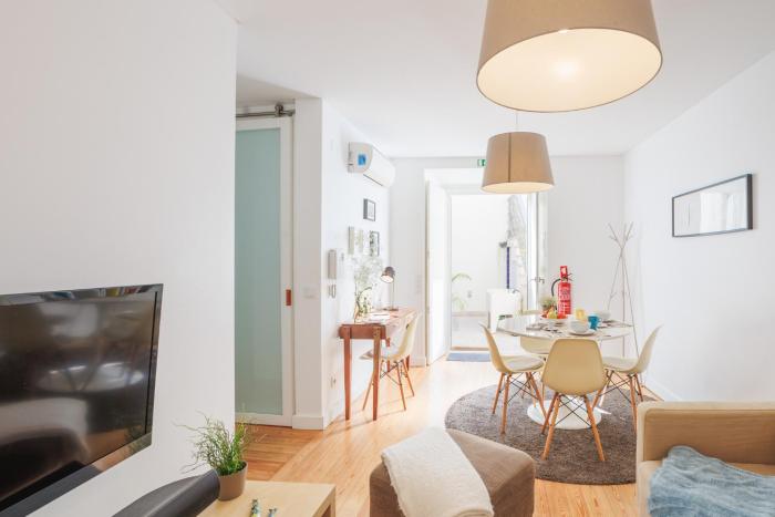 Lisbon Sunny Terrace Lapa Santos