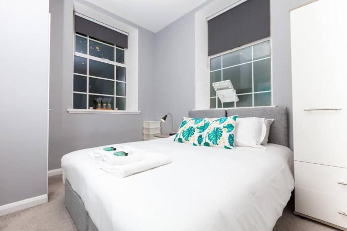 Central Brighton Flat, Contractors, Family, Business