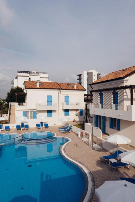 Anima Jesolo - Drago Village - Family Apartments - City Center, Pool & Garden, Beach Umbrella Included, 2 Parking Spaces