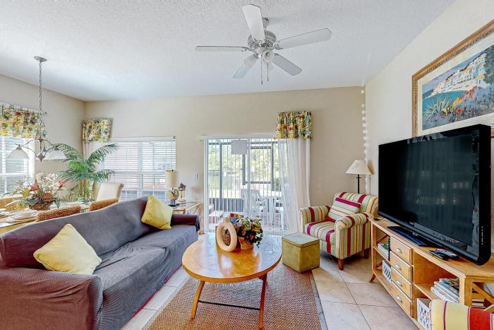 4BR with Private Hot Tub, Foosball On-Site Pool