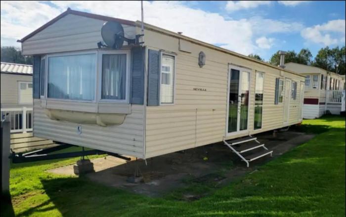 2 Bedroom Caravan With Sea Views