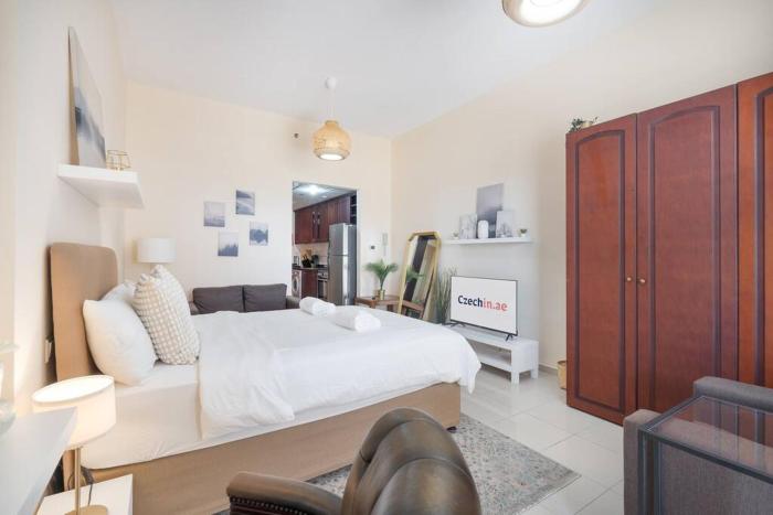 Golf Views & Spacious Balcony & Al Hamra