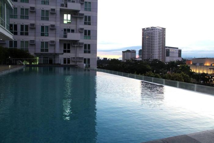 Abreeza 1BR condo w balcony,wifi & Netflix
