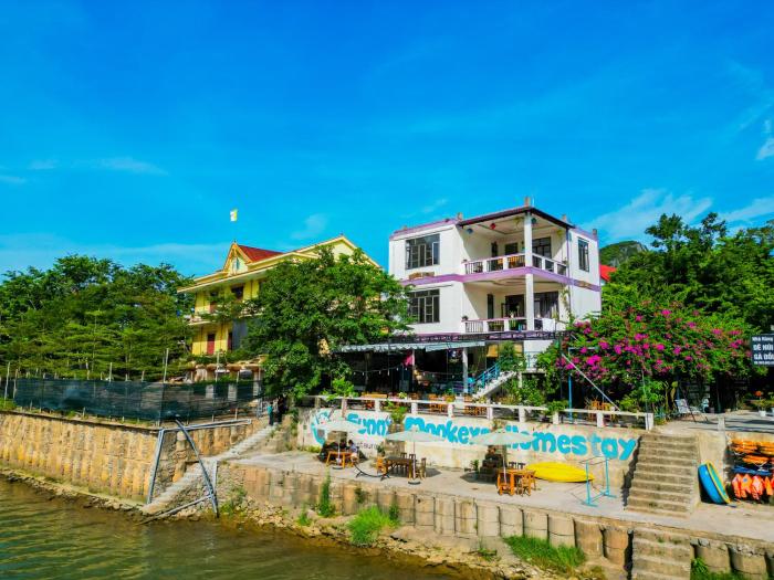 Funny Monkeys Homestay