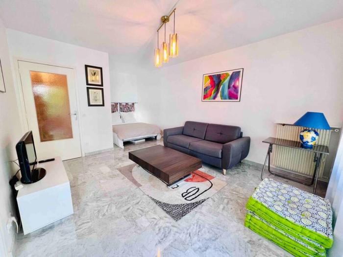LEden : Apt 4 Prs, clim, parking,300 m des plages