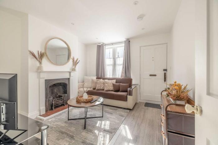 Cosy Cottage Your Central Windsor Retreat - By Tempstay