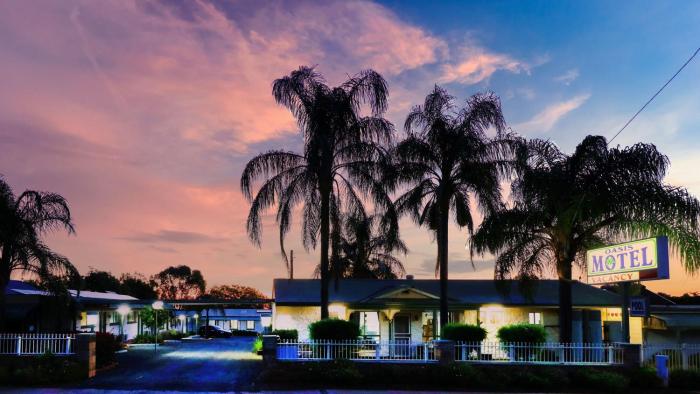 Oasis Motel