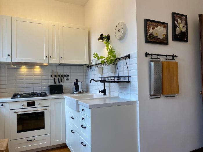 Spacious Old Town Apt, 3 Rooms, Sleeps 6-7