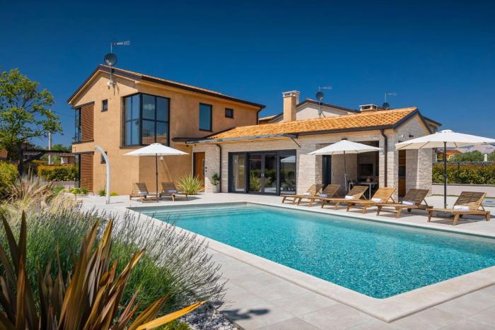 Luxury villa Pedena with pool and jacuzzi in Porec