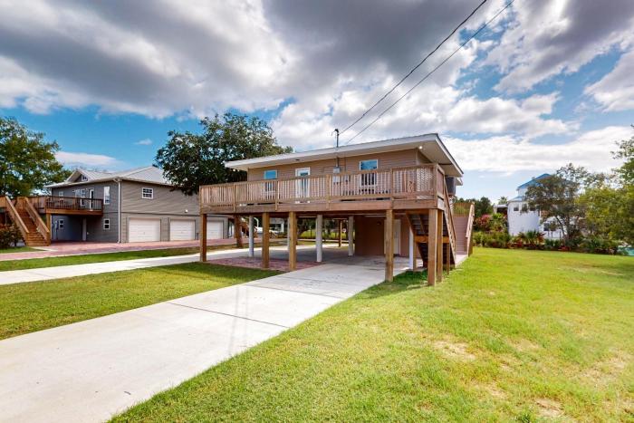 Waterfront 3BR with Boat Launch and Yard Games