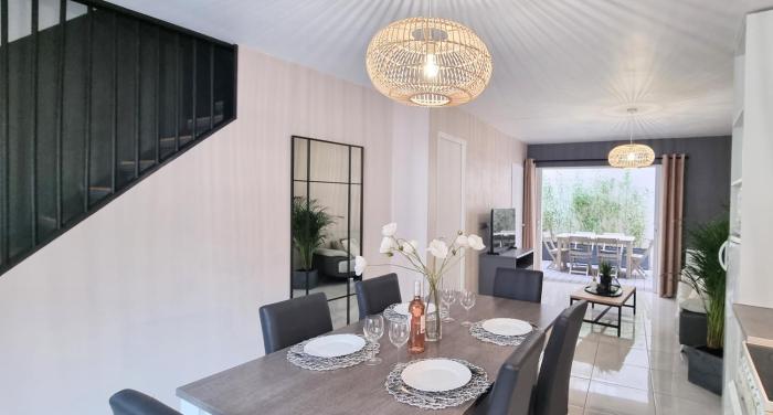 LE BAYARD Authentique Maison Sétoise Patio Climatisée Centre Historique Parking payant à proximité