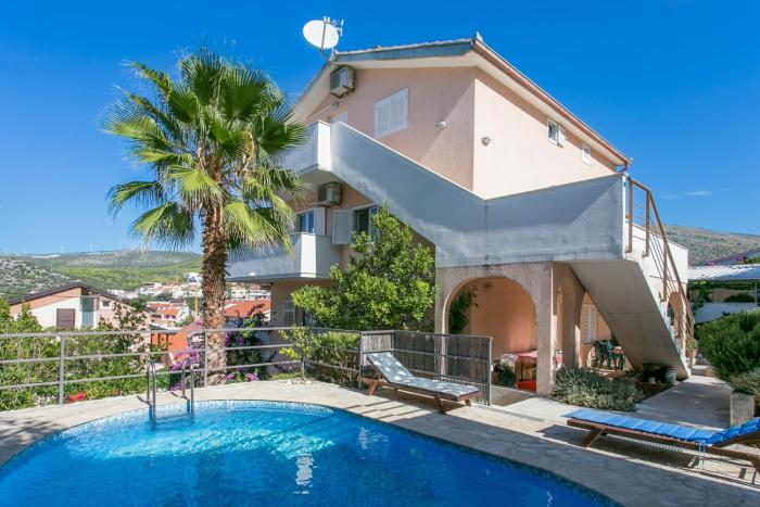 Family friendly apartments with a swimming pool Seget Vranjica, Trogir - 14409