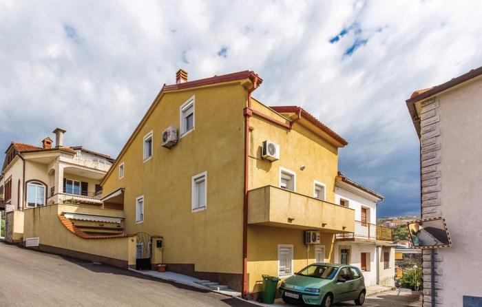 Apartments with parking space Crikvenica - 14631