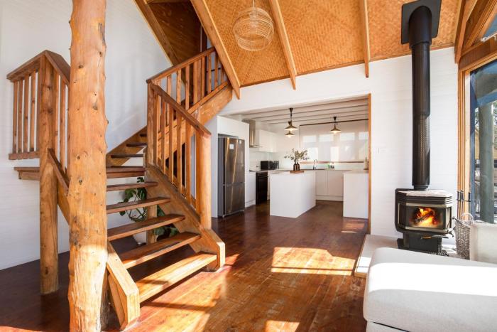 The Treehouse Pet Friendly 2 Mins Walk to Beach