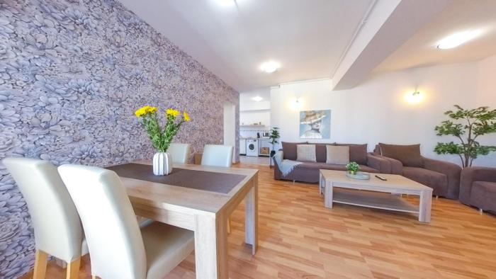 Old Town Flowery Apartment