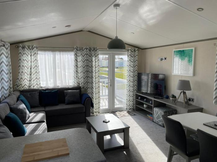 Golden Palm Resort - The Atlas Family - Coastal Caravan Breaks