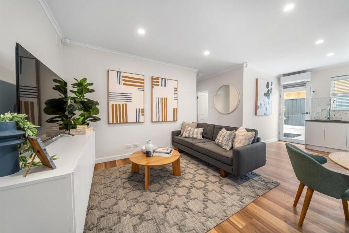 One Tea House - Contemporary Cityside Comfort