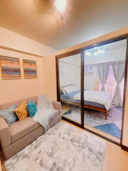 Brand new condo for travelers in Paranaque near airport