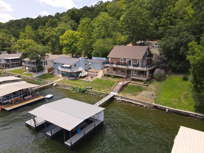 Lakefront Home for 26 w Dock